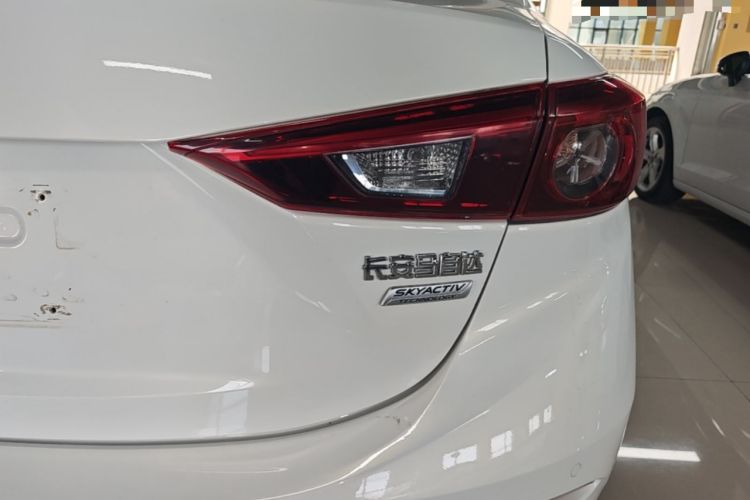 Used Mazda 3 Axela 2019 Cloud-Controlled Sedan 1.5L Automatic Luxury Model China VI Standard Right Rear Taillight
