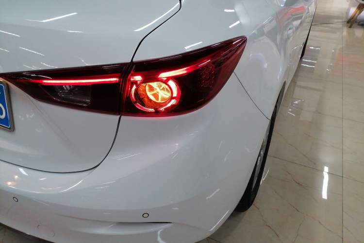Used Mazda 3 Axela 2019 Cloud-Controlled Version Sedan 1.5L Automatic Luxury Trim China V Standard Right Rear Taillight