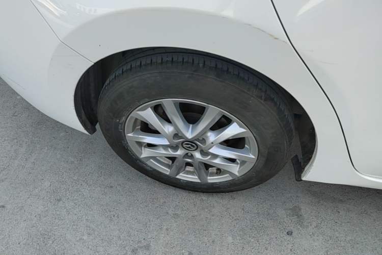 Used Mazda 3 Axela 2019 Cloud-Controlled Version Sedan 1.5L Automatic Comfort Trim China VI Standard Right Rear Wheel Hub