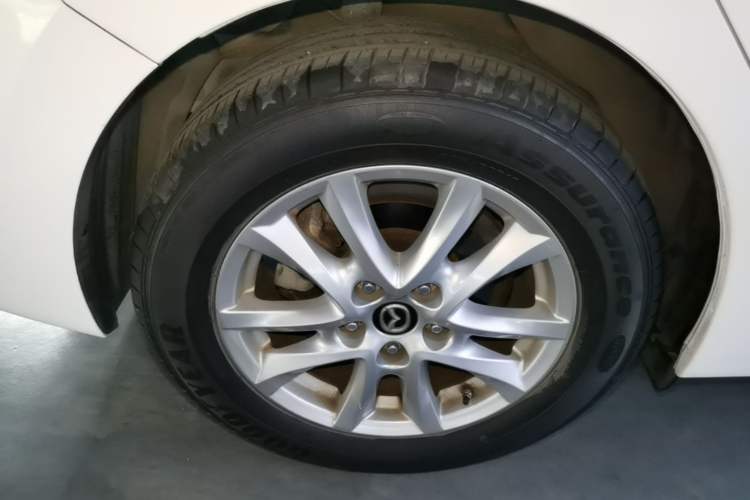 Used Mazda 3 Axela 2019 Cloud-Controlled Version Sedan 1.5L Automatic Comfort Trim China VI Standard Right Rear Wheel Hub