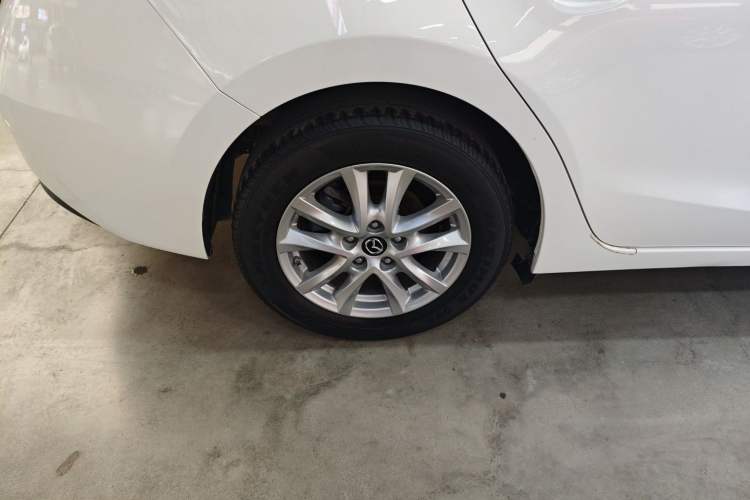 Used Mazda 3 Axela 2019 Cloud-Controlled Sedan 1.5L Automatic Luxury Model China VI Standard Right Rear Wheel Hub