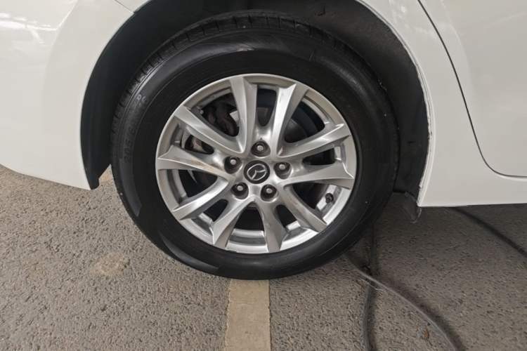 Used Mazda 3 Axela 2019 Cloud-Controlled Version Sedan 1.5L Automatic Comfort Trim China VI Standard Right Rear Wheel Hub