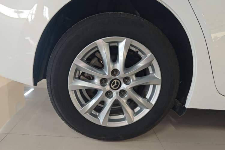 Used Mazda 3 Axela 2019 Cloud-Controlled Sedan 1.5L Automatic Luxury Model China VI Standard Right Rear Wheel Hub