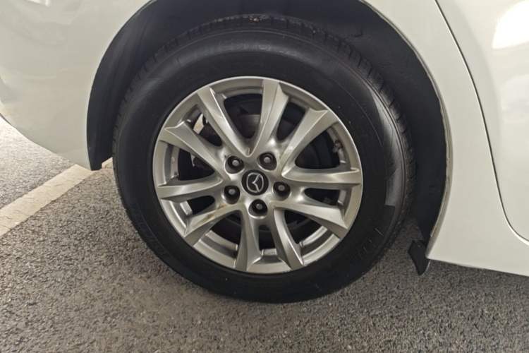 Used Mazda 3 Axela 2019 Cloud-Controlled Version Sedan 1.5L Automatic Comfort Trim China VI Standard Right Rear Wheel Hub
