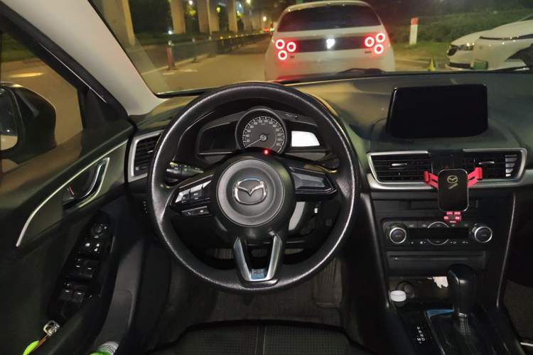 Used Mazda 3 Axela 2019 Cloud-Controlled Version Sedan 1.5L Automatic Luxury Trim China V Standard Steering Wheel