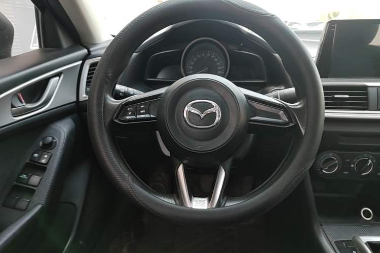 Used Mazda 3 Axela 2019 Cloud-Controlled Version Sedan 1.5L Automatic Comfort Trim China VI Standard Steering Wheel