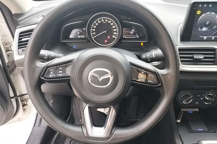 Used Mazda 3 Axela 2019 Cloud-Controlled Version Sedan 1.5L Automatic Comfort Trim China VI Standard Steering Wheel