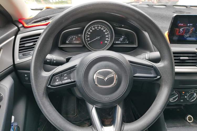 Used Mazda 3 Axela 2019 Cloud-Controlled Version Sedan 1.5L Automatic Comfort Trim China VI Standard Steering Wheel