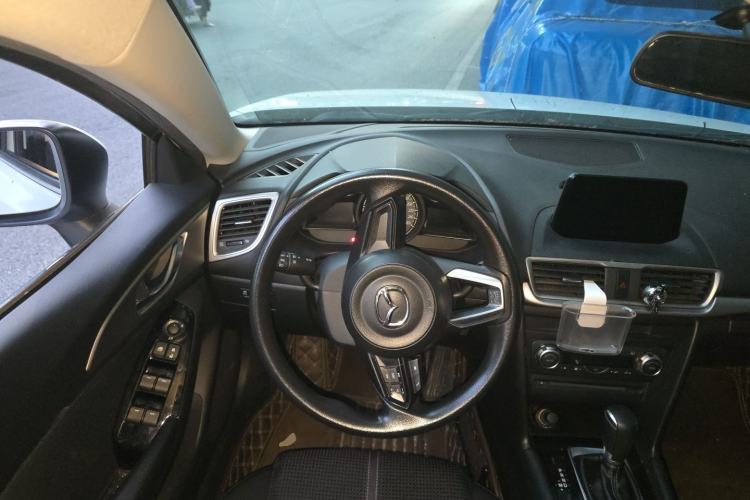 Used Mazda 3 Axela 2019 Cloud-Controlled Sedan 1.5L Automatic Luxury Model China VI Standard Steering Wheel