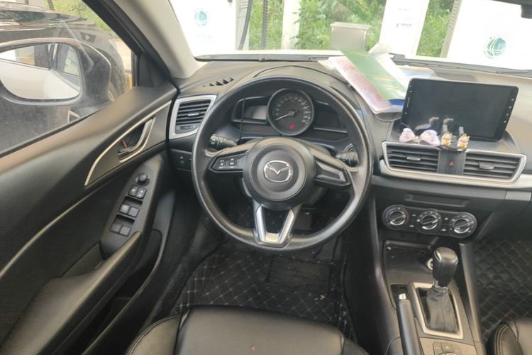 Used Mazda 3 Axela 2019 Cloud-Controlled Version Sedan 1.5L Automatic Comfort Trim China V Standard Steering Wheel