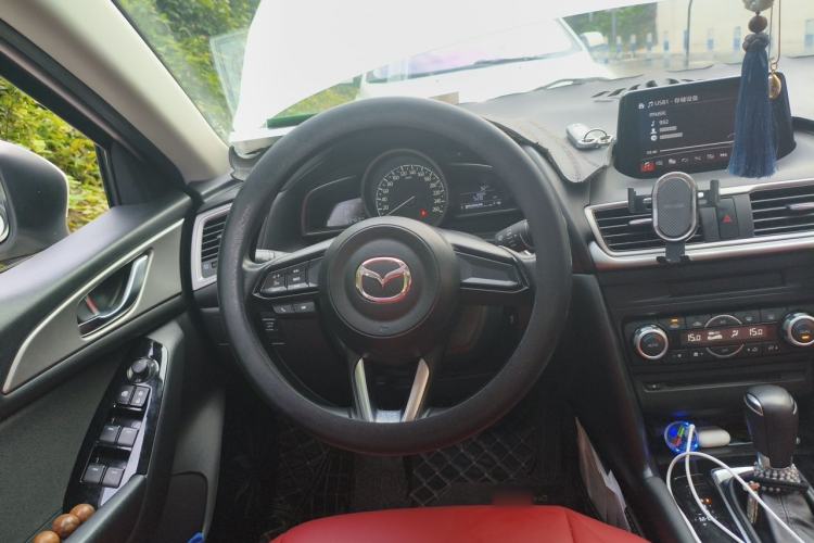 Used Mazda 3 Axela 2019 Cloud-Controlled Sedan 1.5L Automatic Luxury Model China VI Standard Steering Wheel