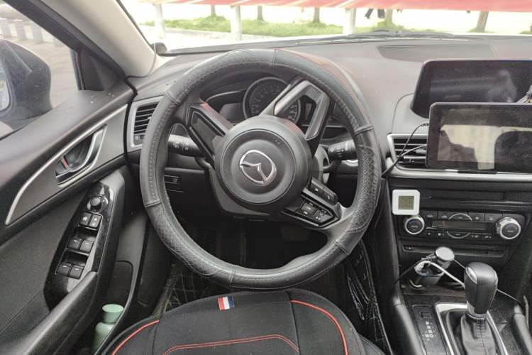 Used Mazda 3 Axela 2019 Cloud-Controlled Sedan 1.5L Automatic Luxury Model China VI Standard Steering Wheel