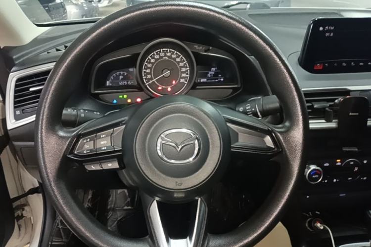 Used Mazda 3 Axela 2019 Cloud-Controlled Sedan 1.5L Automatic Luxury Model China VI Standard Steering Wheel