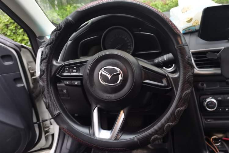 Used Mazda 3 Axela 2019 Cloud-Controlled Version Sedan 1.5L Automatic Luxury Trim China V Standard Steering Wheel