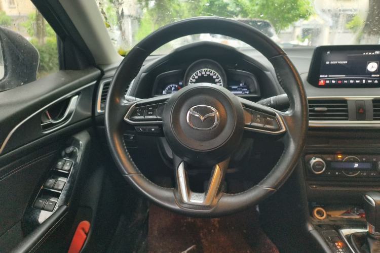 Used Mazda 3 Axela 2019 Cloud-Controlled Version Sedan 2.0L Automatic Luxury Trim China VI Standard Steering Wheel