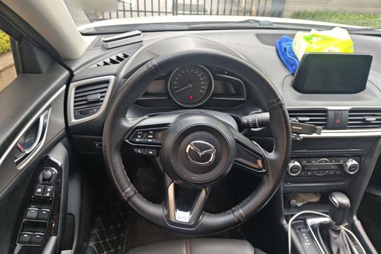 Used Mazda 3 Axela 2019 Cloud-Controlled Sedan 1.5L Automatic Luxury Model China VI Standard Steering Wheel