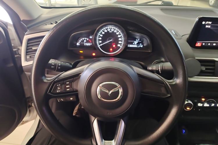 Used Mazda 3 Axela 2019 Cloud-Controlled Sedan 1.5L Automatic Luxury Model China VI Standard Steering Wheel