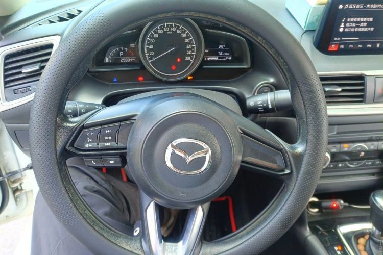Used Mazda 3 Axela 2019 Cloud-Controlled Sedan 1.5L Automatic Luxury Model China VI Standard Steering Wheel