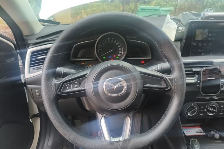 Used Mazda 3 Axela 2019 Cloud-Controlled Version Sedan 1.5L Automatic Comfort Trim China VI Standard Steering Wheel
