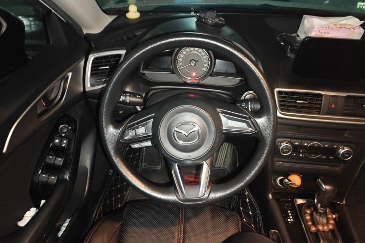 Used Mazda 3 Axela 2019 Cloud-Controlled Sedan 1.5L Automatic Luxury Model China VI Standard Steering Wheel