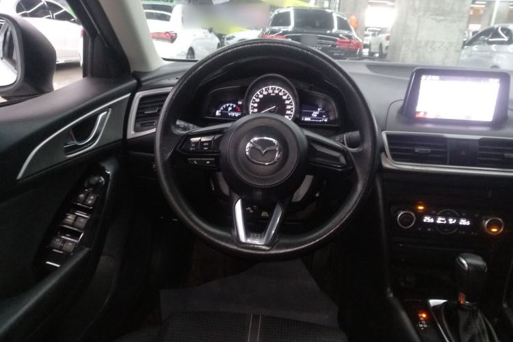 Used Mazda 3 Axela 2019 Cloud-Controlled Sedan 1.5L Automatic Luxury Model China VI Standard Steering Wheel