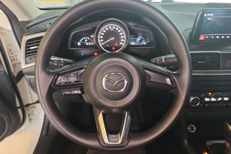 Used Mazda 3 Axela 2019 Cloud-Controlled Sedan 1.5L Automatic Luxury Model China VI Standard Steering Wheel