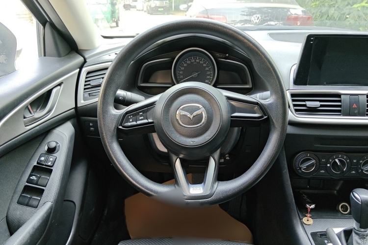 Used Mazda 3 Axela 2019 Cloud-Controlled Version Sedan 1.5L Automatic Comfort Trim China VI Standard Steering Wheel
