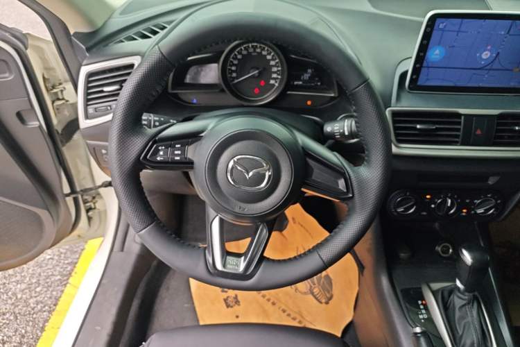 Used Mazda 3 Axela 2019 Cloud-Controlled Version Sedan 1.5L Automatic Comfort Trim China VI Standard Steering Wheel