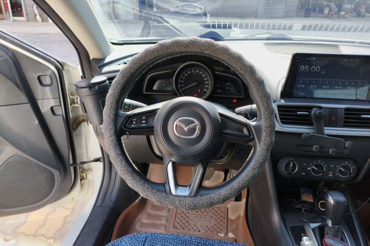 Used Mazda 3 Axela 2019 Cloud-Controlled Version Sedan 1.5L Automatic Comfort Trim China VI Standard Steering Wheel