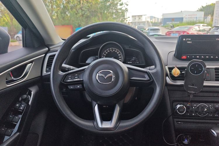 Used Mazda 3 Axela 2019 Cloud-Controlled Sedan 1.5L Automatic Luxury Model China VI Standard Steering Wheel