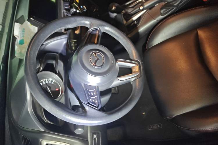 Used Mazda 3 Axela 2019 Cloud-Controlled Version Sedan 1.5L Automatic Comfort Trim China VI Standard Steering Wheel
