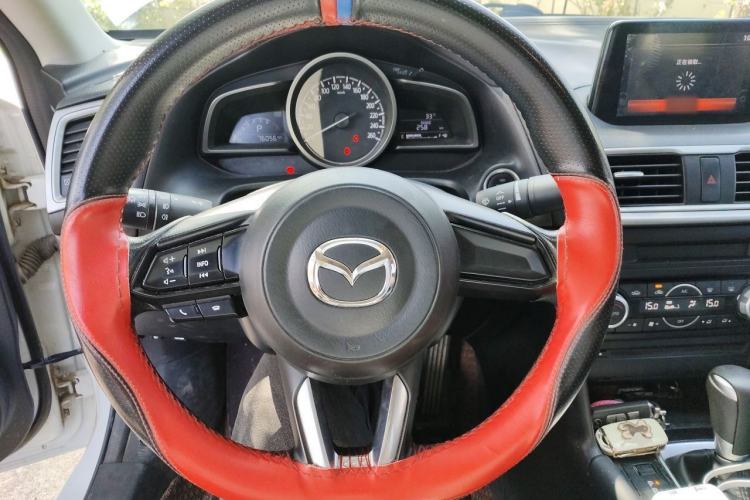Used Mazda 3 Axela 2019 Cloud-Controlled Sedan 1.5L Automatic Luxury Model China VI Standard Steering Wheel