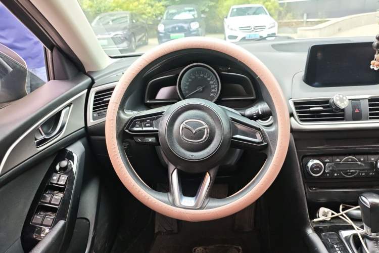 Used Mazda 3 Axela 2019 Cloud-Controlled Sedan 1.5L Automatic Luxury Model China VI Standard Steering Wheel