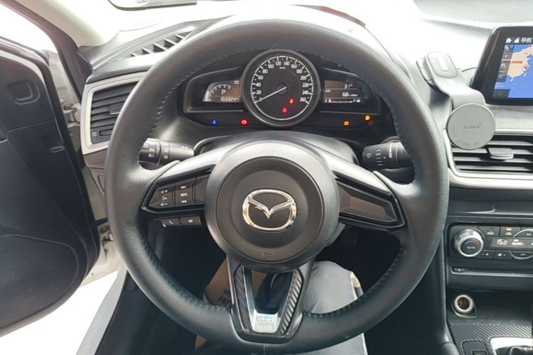 Used Mazda 3 Axela 2019 Cloud-Controlled Sedan 1.5L Automatic Luxury Model China VI Standard Steering Wheel