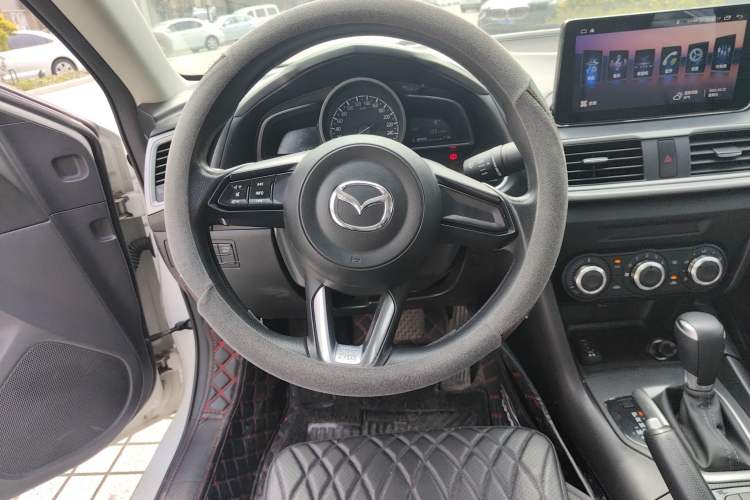 Used Mazda 3 Axela 2019 Cloud-Controlled Version Sedan 1.5L Automatic Comfort Trim China VI Standard Steering Wheel