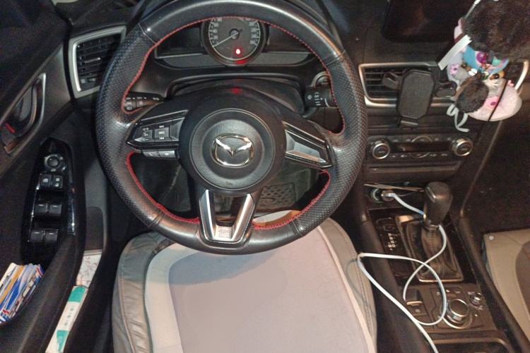 Used Mazda 3 Axela 2019 Cloud-Controlled Sedan 1.5L Automatic Luxury Model China VI Standard Steering Wheel