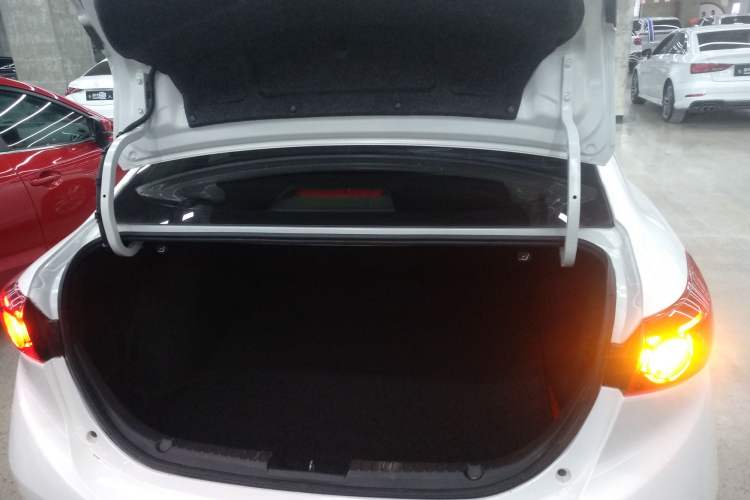 Used Mazda 3 Axela 2019 Cloud-Controlled Sedan 1.5L Automatic Luxury Model China VI Standard Trunk