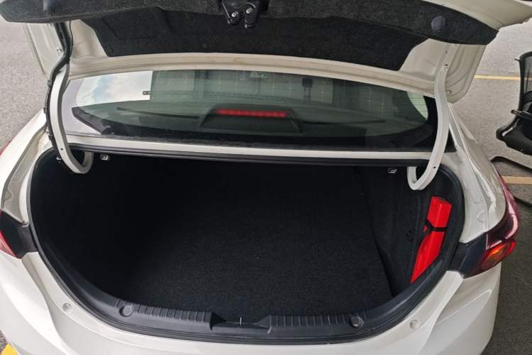 Used Mazda 3 Axela 2019 Cloud-Controlled Version Sedan 1.5L Automatic Comfort Trim China VI Standard Trunk