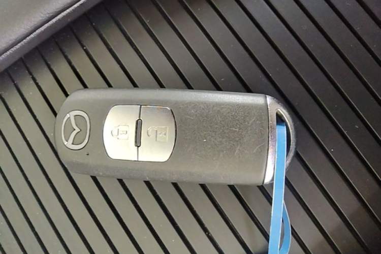Used Mazda 3 Axela 2019 Cloud-Controlled Version Hatchback 2.0L Automatic Luxury Model China VI Standard Vehicle Key