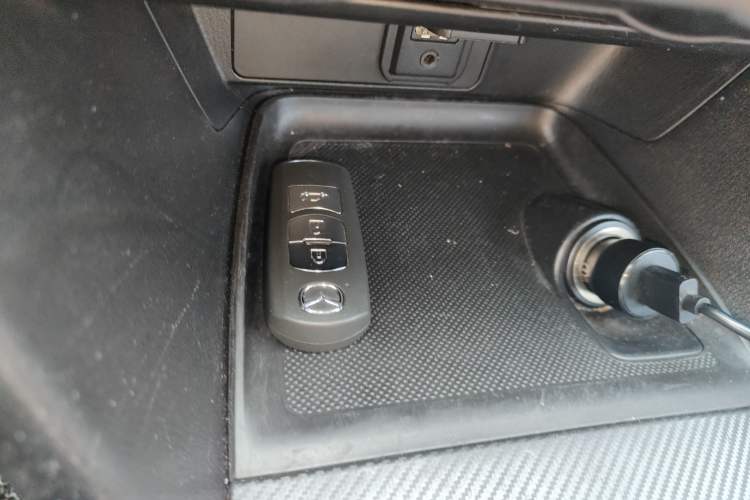 Used Mazda 3 Axela 2019 Cloud-Controlled Version Sedan 1.5L Automatic Comfort Trim China VI Standard Vehicle Key
