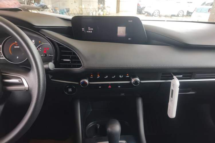 Used Mazda 3 Axela 2020 1.5L Automatic ZhiMei Edition Audio And AC Panel