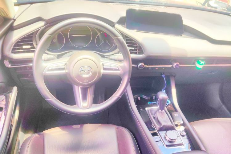 Used Mazda 3 Axela 2020 2.0L Automatic Luxury Version Center Console
