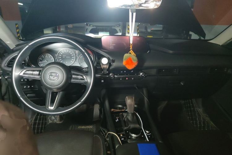 Used Mazda 3 Axela 2020 2.0L Automatic Luxury Version Center Console