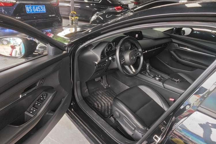 Used Mazda 3 Axela 2020 2.0L Automatic ZhiXuan Edition Driver Seat