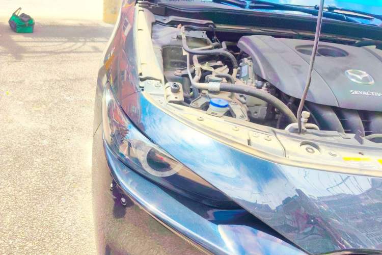 Used Mazda 3 Axela 2020 2.0L Automatic Luxury Version Engine Bay Right