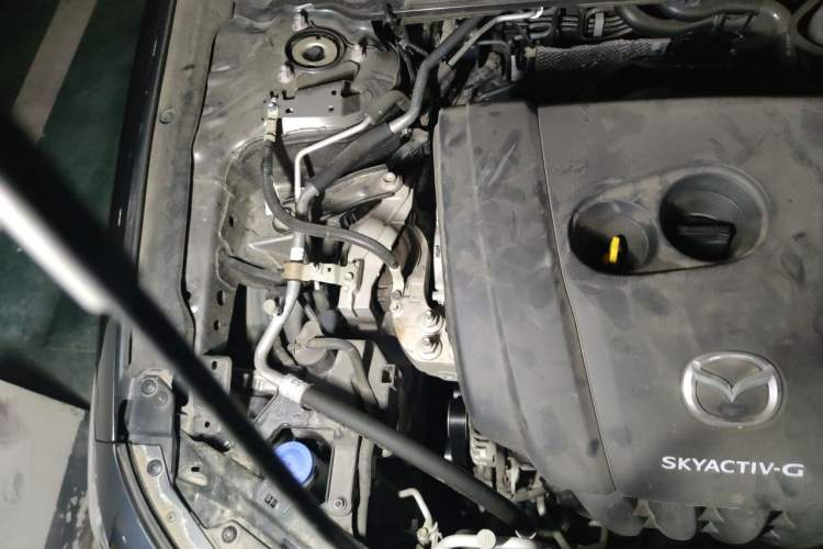 Used Mazda 3 Axela 2020 2.0L Automatic Luxury Version Engine Bay Right