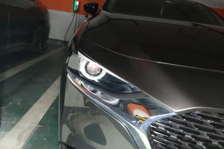 Used Mazda 3 Axela 2020 2.0L Automatic Luxury Version Right Front Headlight