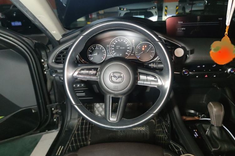 Used Mazda 3 Axela 2020 2.0L Automatic Luxury Version Steering Wheel
