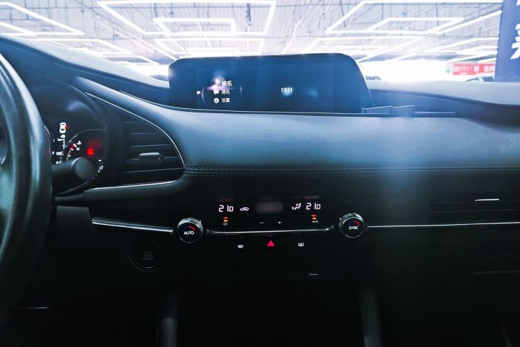 Used Mazda 3 Axela 2020 2.0L Automatic Zhiya Edition Audio And AC Panel