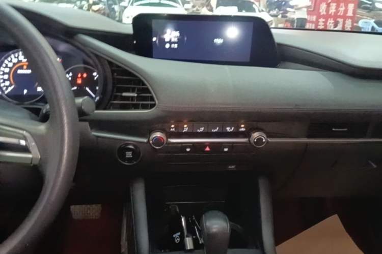 Used Mazda 3 Axela 2020 1.5L Automatic ZhiMei Edition Audio And AC Panel